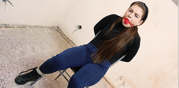 Mila Fox – chair tie