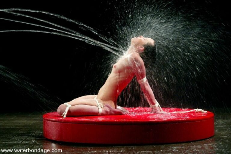 Alexa Von Tess Gets Wet