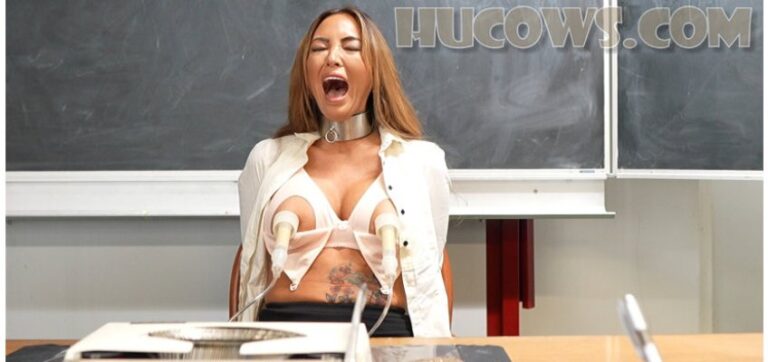 Natalia Forrest – office worker pumped