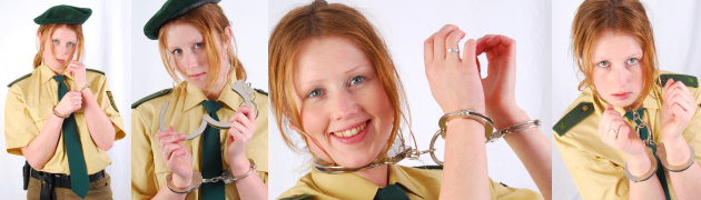 Polizistin Judy in neck cuff trouble