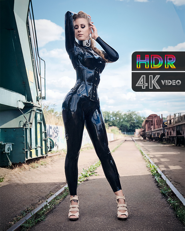 Leila Herring – Home shoot in latex lingerie