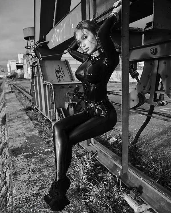 Serena Frost – Locked in steel & latex