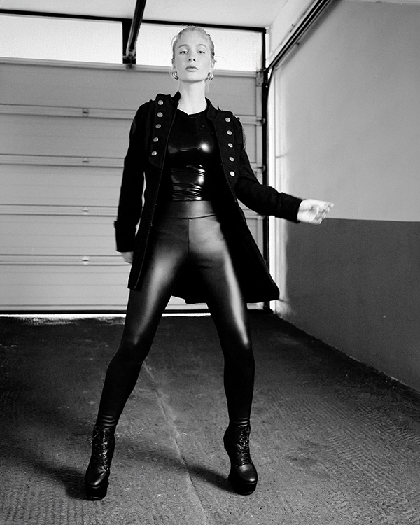 Leila Herring – Latex leather highstyle fashion b&w