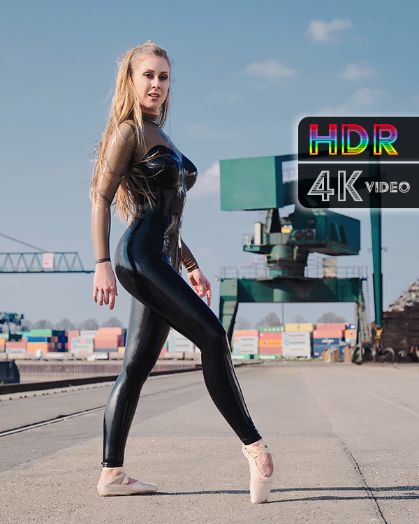 Leila Herring – Black & shiny fashion model