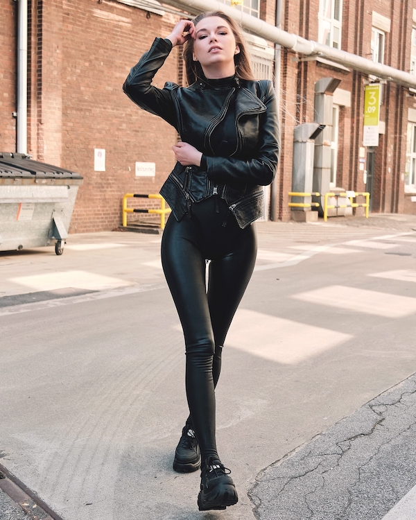 Catherine Reus – Matte black latex + leather