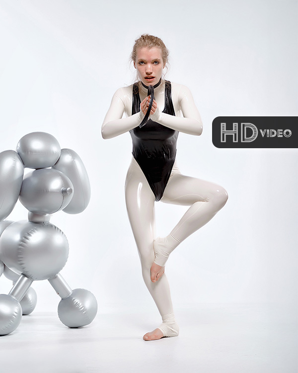 Arya Leopec – Dancing in latex again