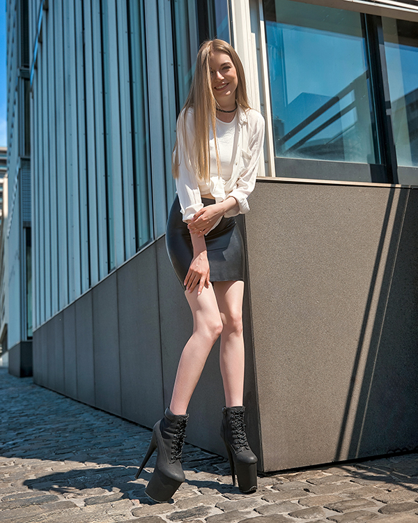 Catherine Reus – A matte black highstyle