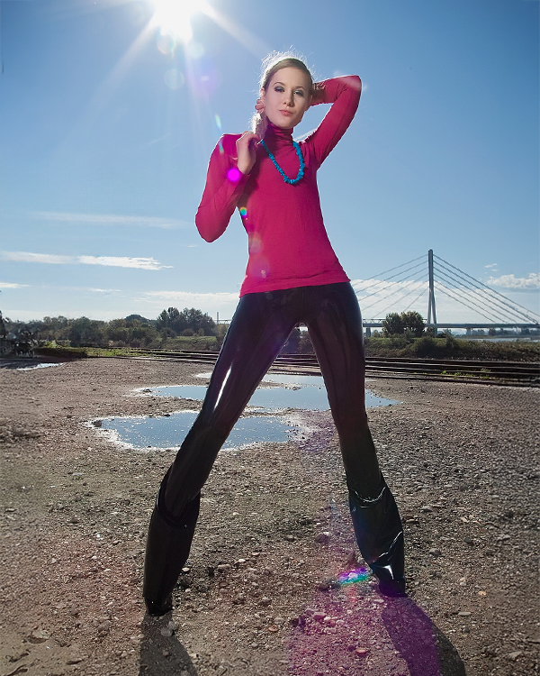 Ankha van Ayken – Latex under clothes