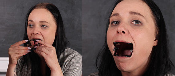 New mouth spreader gag?