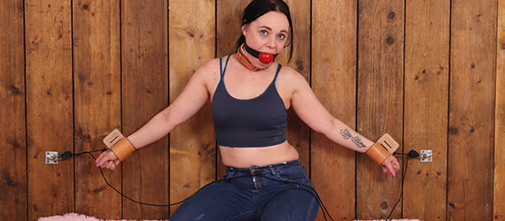 Pulling my self bondage tighter ‍