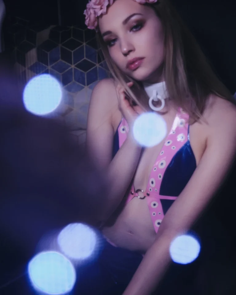 70’s Latex Girl