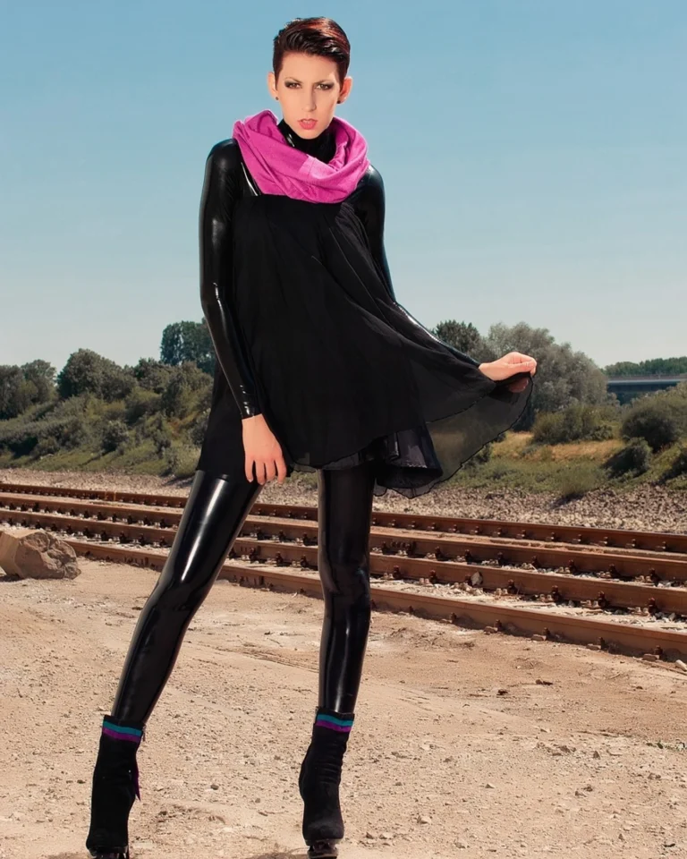 Enclosed Highstyle Fashion