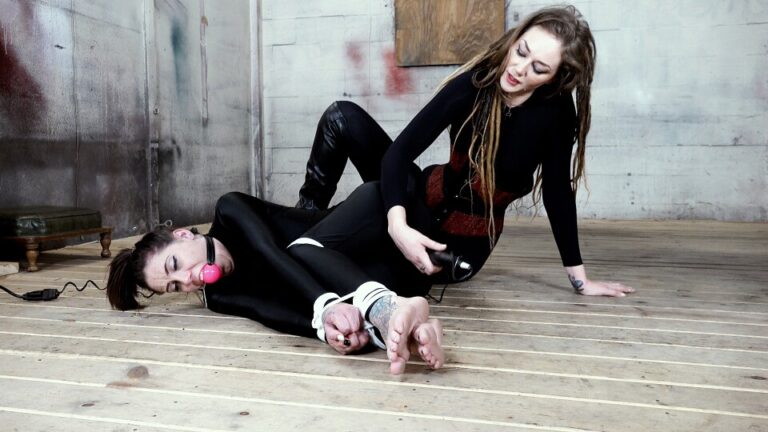 Catsuited Jae Lynn Piggs Gets Bondage Orgasms from Sablique Von Lux