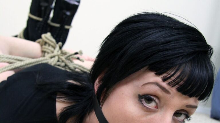 Cadence Cross-Rope bondage escape struggle