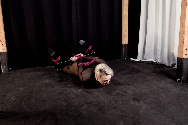 Drooling Arielle Aquinas Bound for Climax Under Red August’s Vibrator