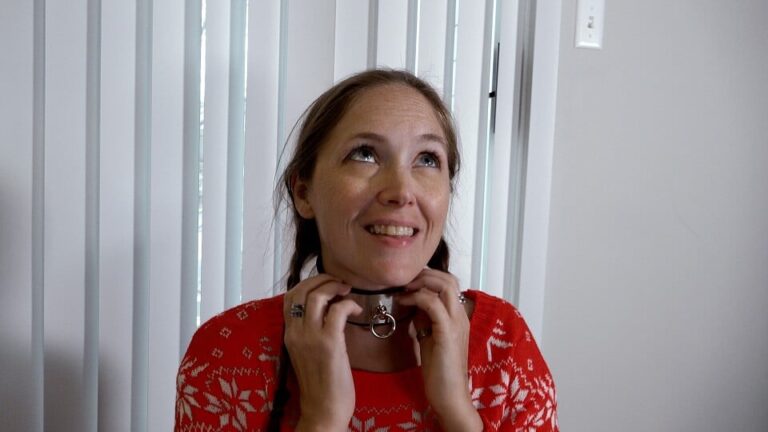 Blindfolded Rachel Adams Hogcuffs Herself Into A Surprise Christmas Present!