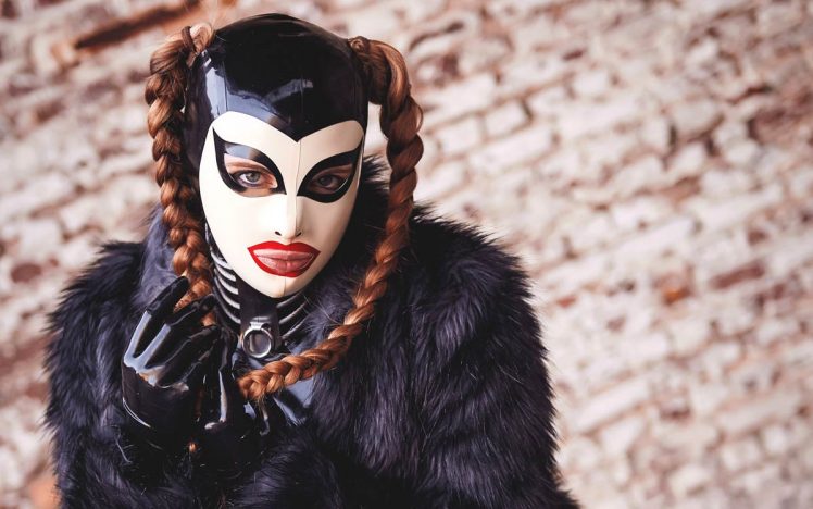 Hermione Jones – 1st shoot in full enclosure