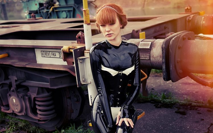 Alexandra Potter – Black latex girl outdoor