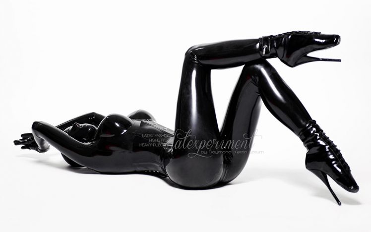 Latex Playmate Jannina – Contemporary art ballerina shoot