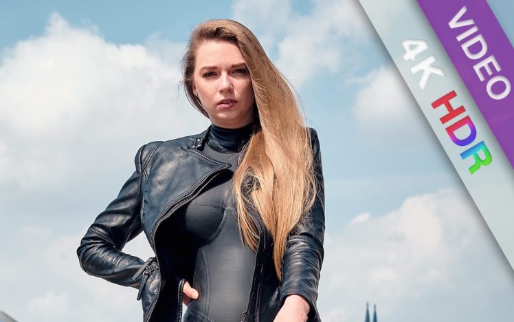 Catherine Reus – Leather & matte latex in public