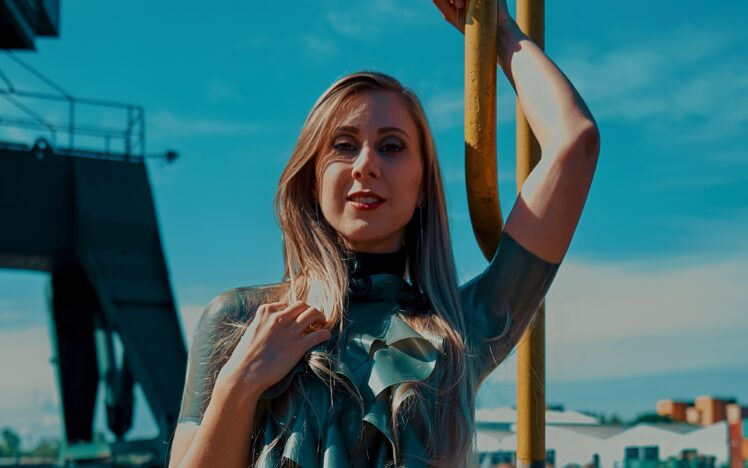 Sophia Levine – Latex ballet in the morning
