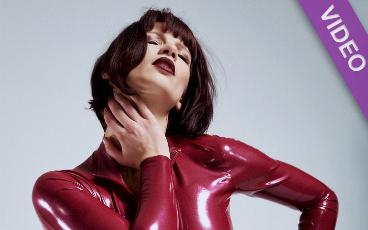 Redsky – Hot metallic & shiny red