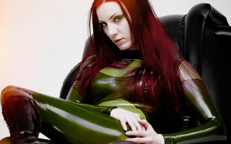 Mia Mysterious – On the love couch