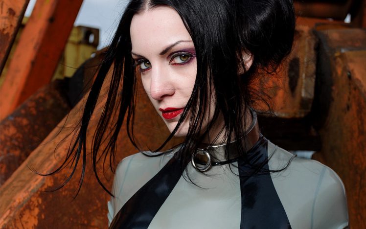 Mia Mysterious – Perfect latex girl collared