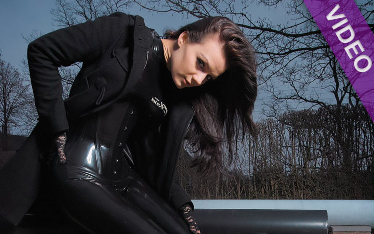 Valerie Tramell – Black latex pony in the dark