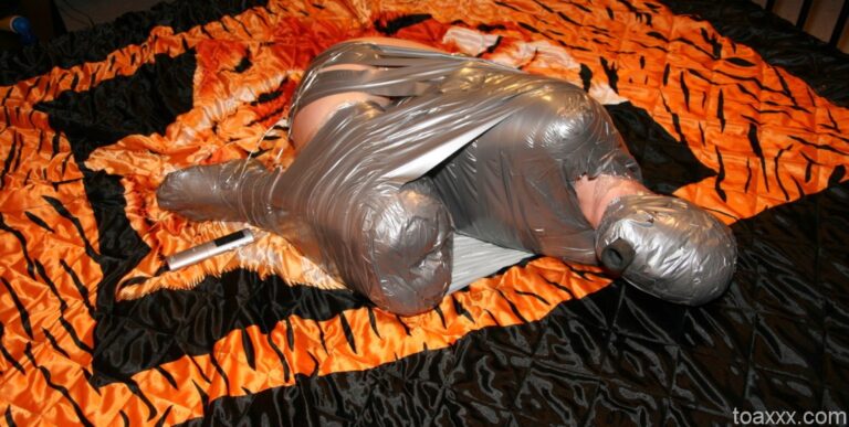 Mummification for sexy Julia Power