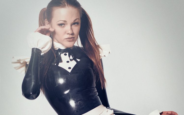 Alexandra Potter – The perfect latex maid