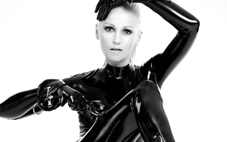 Ann-Marie Geller – Black and white with bondage elements