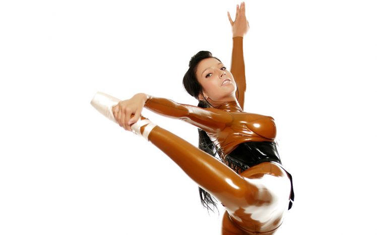 Shirley Zumer – Latex ballerina special