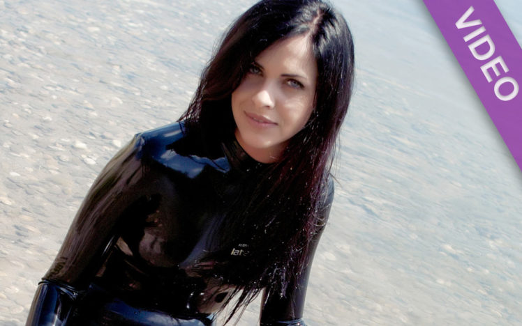Alexandra Corneille – Wet latex in a lake