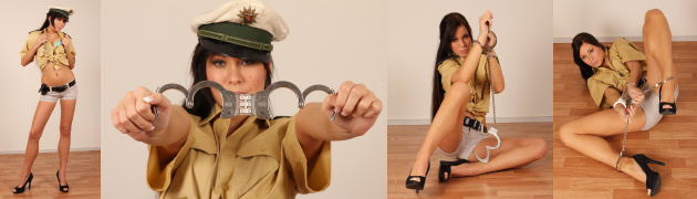 Polizistin Alyssia loves self cuffing!