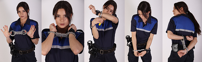 Handhaving studente River shows us her LIPS handcuffs!