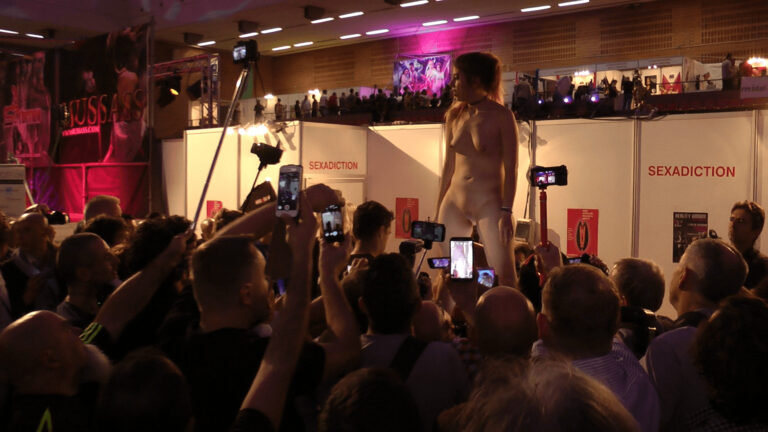 Little Whore Draws a Huge Crowd